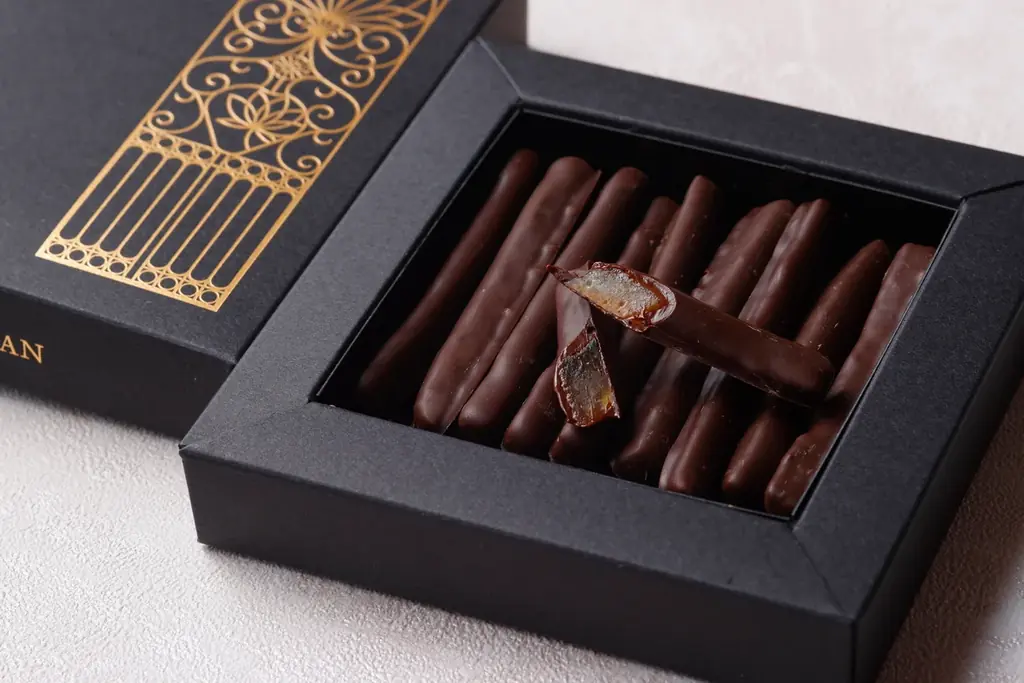 本舘【バレンタイン限定商品のご案内】 ●オリジナルショコラやスイーツを販売　●＜2/9～2/14＞の期間限定で　丸の内仲通りにキッチンカーも登場！「エクレア・ショコラ」や「ショコラ・ショー」を販売 画像 6