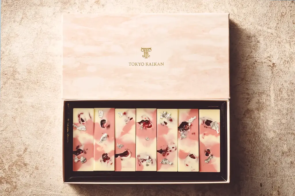 本舘【バレンタイン限定商品のご案内】 ●オリジナルショコラやスイーツを販売　●＜2/9～2/14＞の期間限定で　丸の内仲通りにキッチンカーも登場！「エクレア・ショコラ」や「ショコラ・ショー」を販売 画像 7