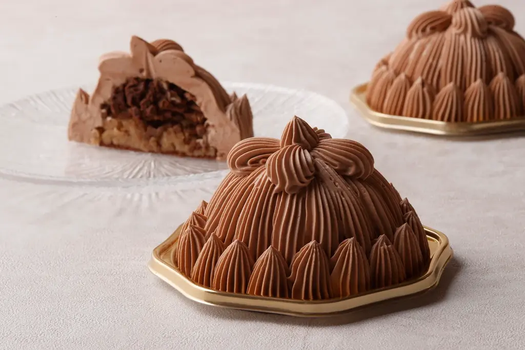 本舘【バレンタイン限定商品のご案内】 ●オリジナルショコラやスイーツを販売　●＜2/9～2/14＞の期間限定で　丸の内仲通りにキッチンカーも登場！「エクレア・ショコラ」や「ショコラ・ショー」を販売 画像 9