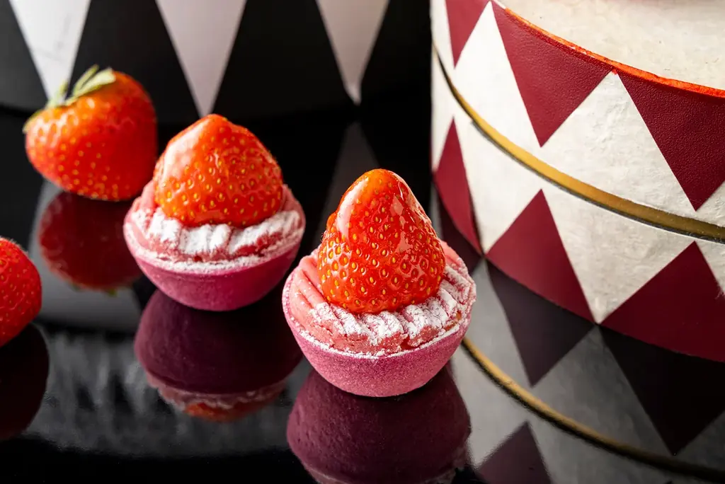 ヒルトン名古屋　いちご愛がきらめく、年に一度の甘美な祭典 ストロベリースイーツビュッフェ「Strawberry Collection – The Secret Party」（第1弾）開催 画像 21