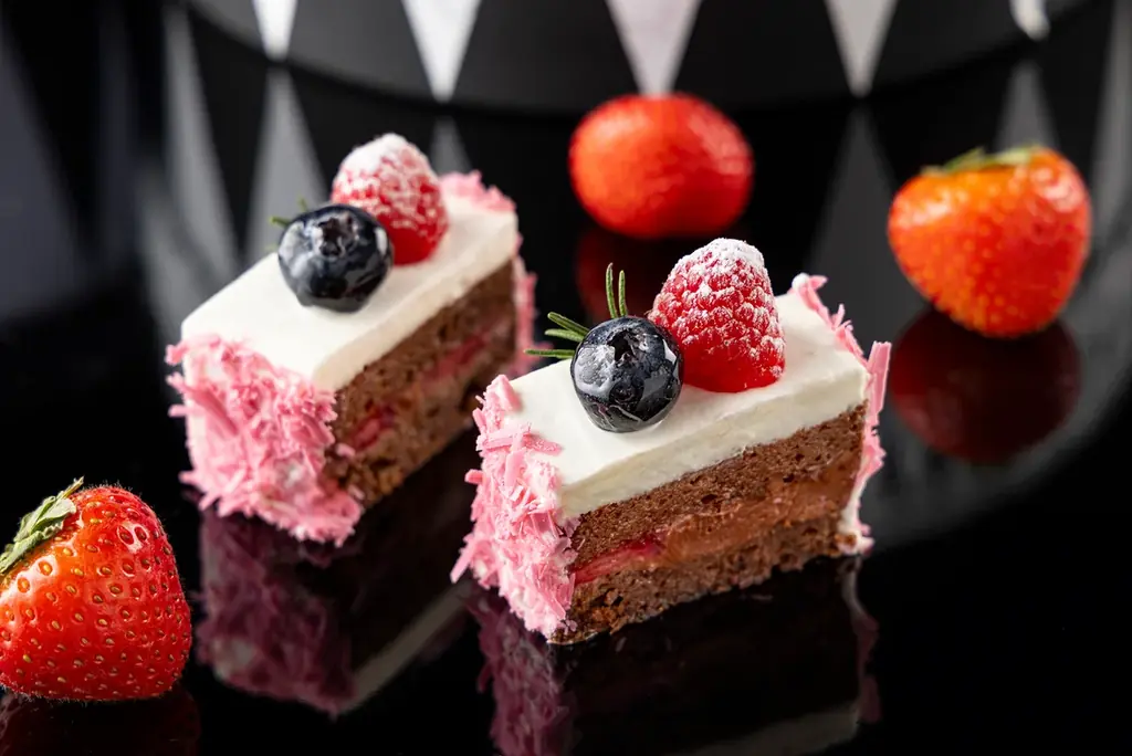 ヒルトン名古屋　いちご愛がきらめく、年に一度の甘美な祭典 ストロベリースイーツビュッフェ「Strawberry Collection – The Secret Party」（第1弾）開催 画像 23