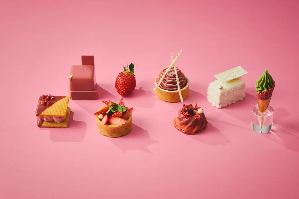 【大阪ステーションホテル、オートグラフ コレクション】冬限定　香り高く、甘く、爽やかさをまとったブランドいちご　空浮（そらうき）いちごアフタヌーンティー　赤く輝くいちご８粒の贅沢パフェも登場 画像 7