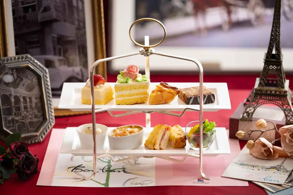 コロンバンの伝統スイーツが集うアフタヌーンティー　創業101年の歴史を凝縮。「殿下のアップルパイ」やバタークリームケーキなど、愛され続けるロングセラーを厳選 画像 1