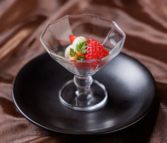 【都ホテル 四日市】冬限定！苺とチョコレートが織りなすハーモニーを楽しむアフタヌーンティー『ストロベリー＆ショコラ』を販売 画像 2