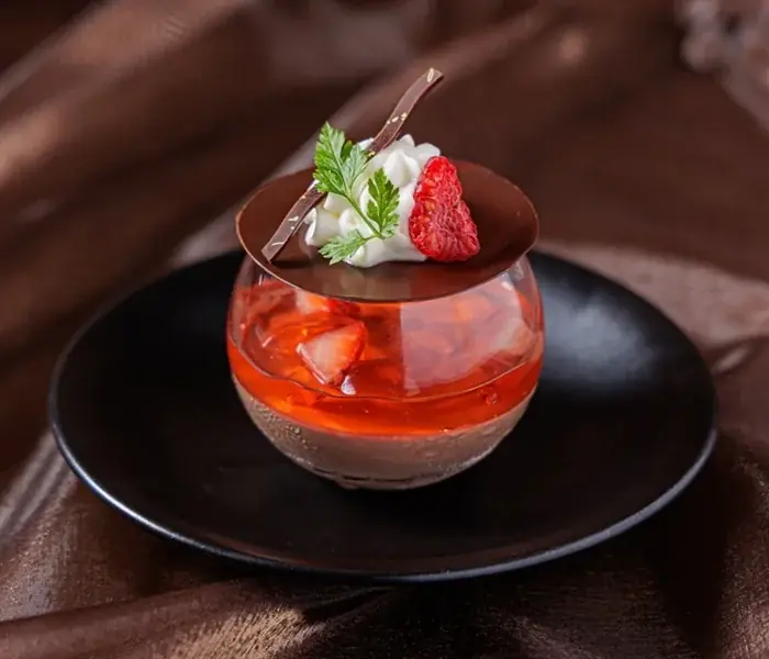 【都ホテル 四日市】冬限定！苺とチョコレートが織りなすハーモニーを楽しむアフタヌーンティー『ストロベリー＆ショコラ』を販売 画像 3