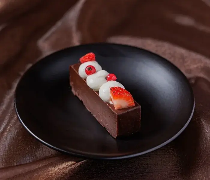 【都ホテル 四日市】冬限定！苺とチョコレートが織りなすハーモニーを楽しむアフタヌーンティー『ストロベリー＆ショコラ』を販売 画像 4