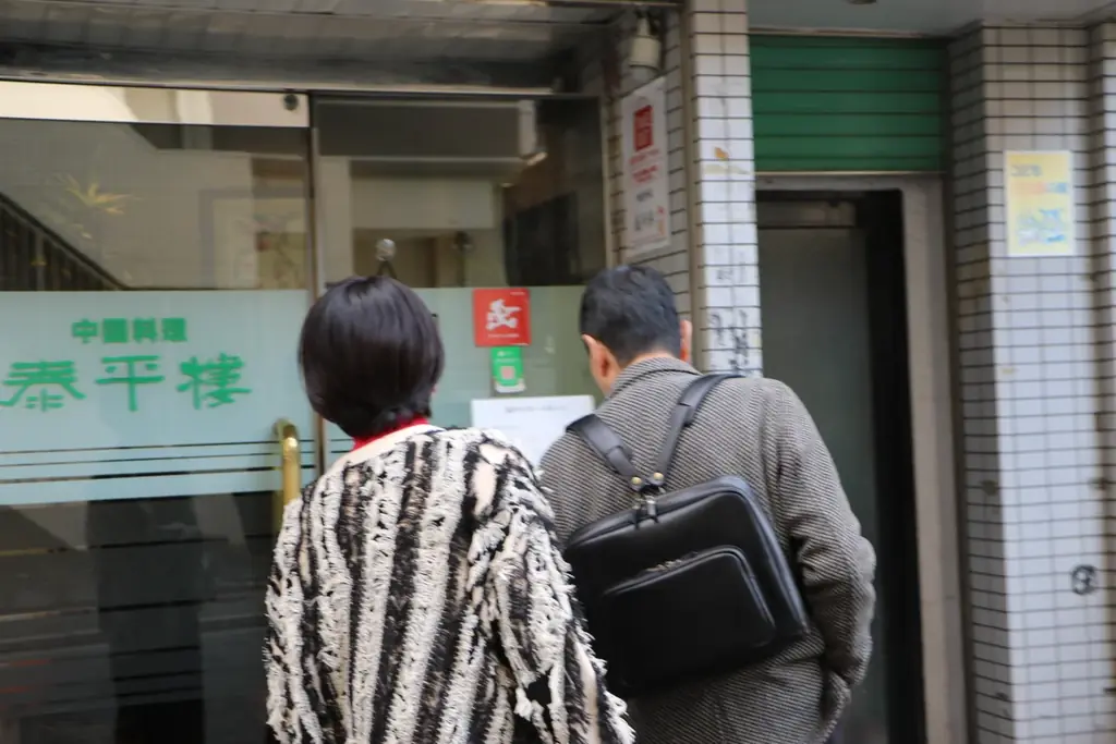 三田村邦彦が大阪・堺を歩く！鮮魚立ち飲み・老舗中華・角打ち・イルカ体験・伝統刃物・絶品焼鳥まで満喫するおとな旅 画像 4