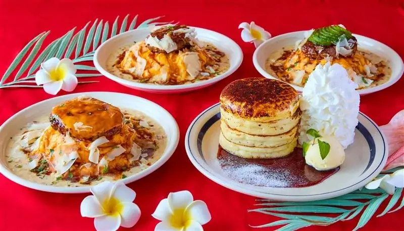 なめらかなクレームブリュレをのせた「クラシックブリュレパンケーキ」濃厚な「チーズホワイトポルチーニロコモコ」など、2025年12月10日（水）から全国のコナズ珈琲(※)にて期間限定で販売 画像 2