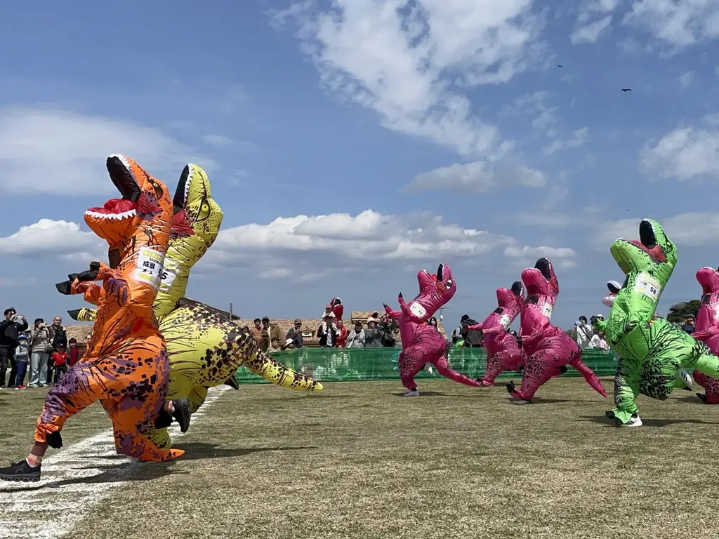 【横須賀・ソレイユの丘】恐竜たちが原っぱを駆け抜ける！『第3回ティラノサウルスレース』を2026年1月17日(土)に開催します。 画像 10