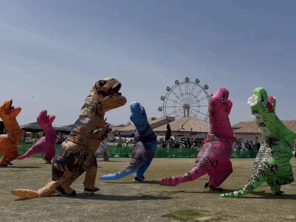 【横須賀・ソレイユの丘】恐竜たちが原っぱを駆け抜ける！『第3回ティラノサウルスレース』を2026年1月17日(土)に開催します。 画像 12