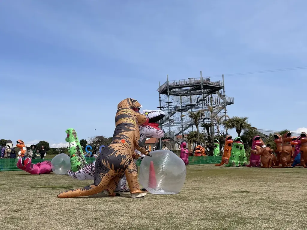 【横須賀・ソレイユの丘】恐竜たちが原っぱを駆け抜ける！『第3回ティラノサウルスレース』を2026年1月17日(土)に開催します。 画像 4