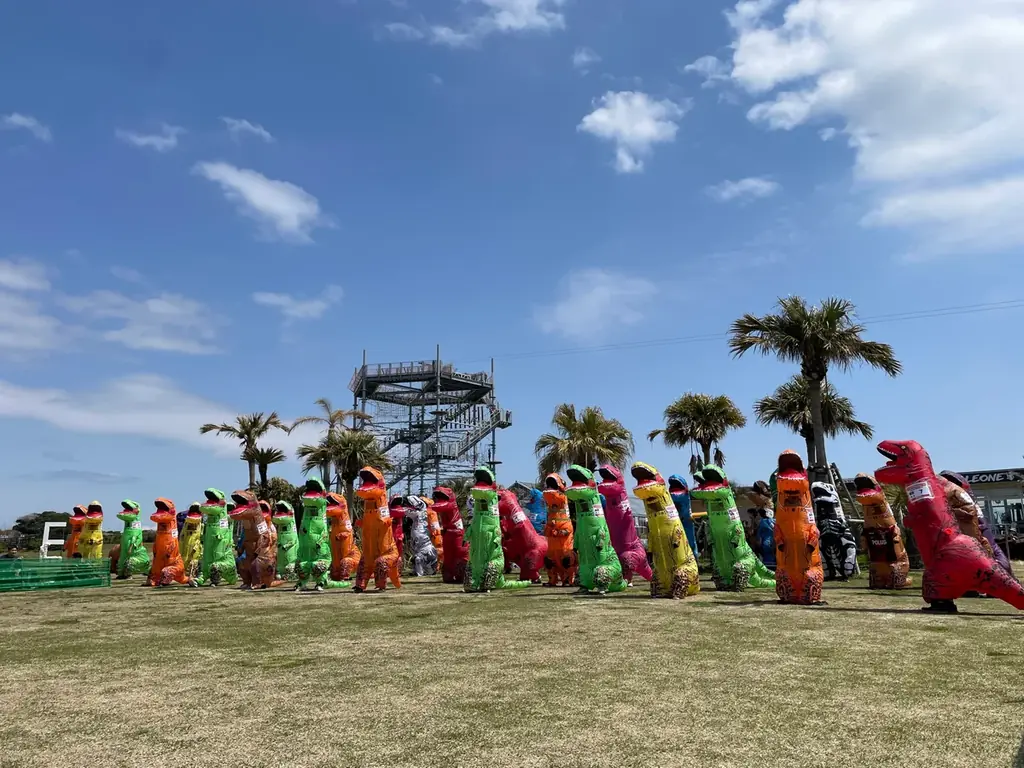 【横須賀・ソレイユの丘】恐竜たちが原っぱを駆け抜ける！『第3回ティラノサウルスレース』を2026年1月17日(土)に開催します。 画像 7