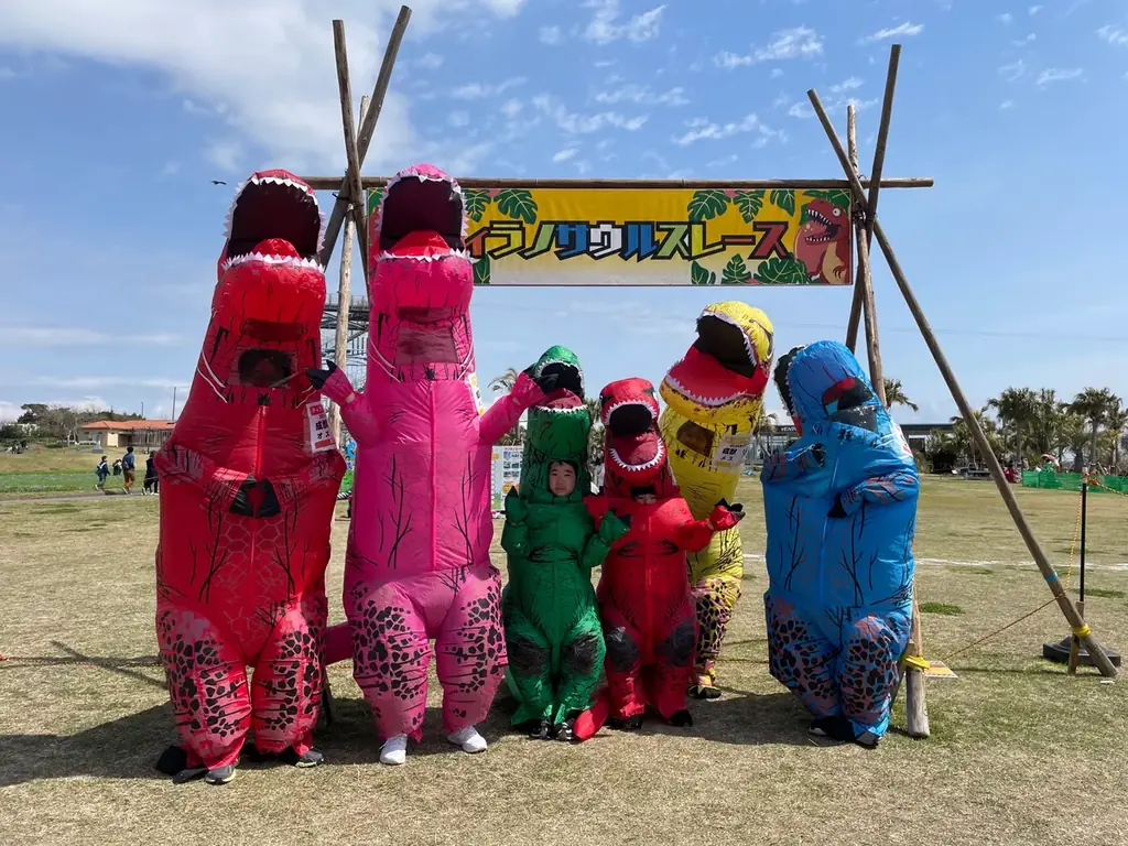 【横須賀・ソレイユの丘】恐竜たちが原っぱを駆け抜ける！『第3回ティラノサウルスレース』を2026年1月17日(土)に開催します。 画像 8