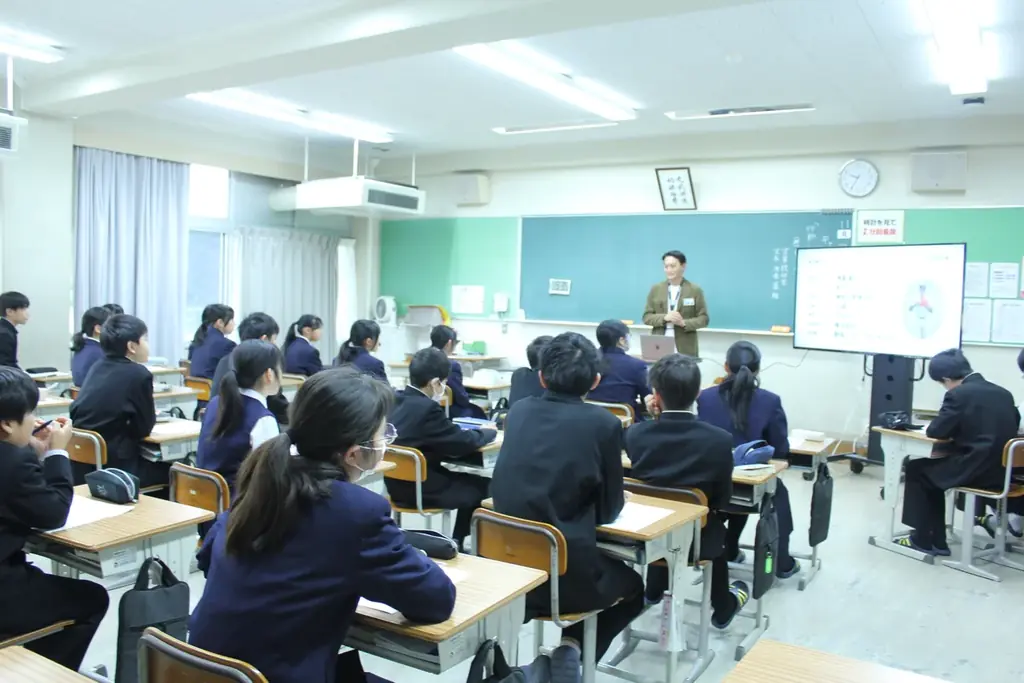 鳥取大学附属中学校、1年生に向けたキャリア教育「キャリアメッセージ2025」にて講話を実施。 画像 2