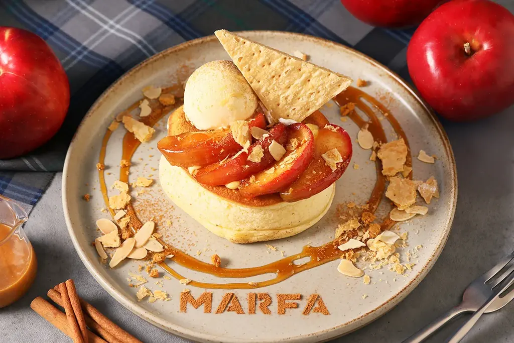 冬の香りと美味しい記憶をMARFA CAFEからお届け！「紅玉リンゴのキャラメルソースパンケーキ」を12/3(水）より新登場！ 画像 2