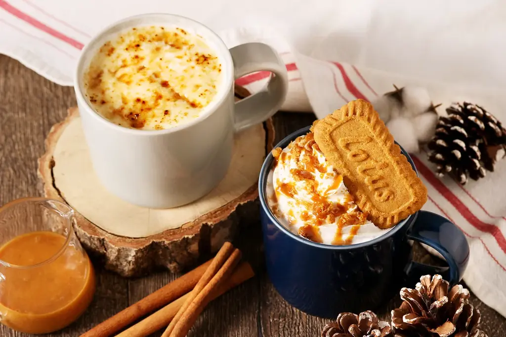 カフェ“ YURT (ユルト) ”から、冬の香りと美味しい記憶をお届け！「紅玉リンゴのキャラメルソースパンケーキ」を12/3(水）より新登場！ 画像 3