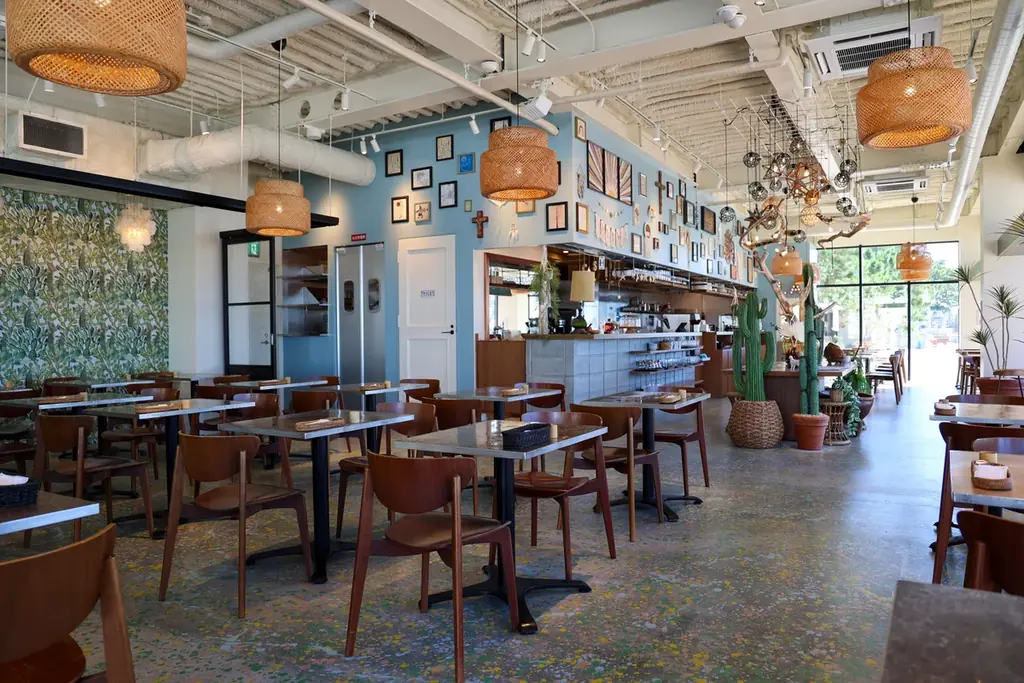 カフェ“ YURT (ユルト) ”から、冬の香りと美味しい記憶をお届け！「紅玉リンゴのキャラメルソースパンケーキ」を12/3(水）より新登場！ 画像 8