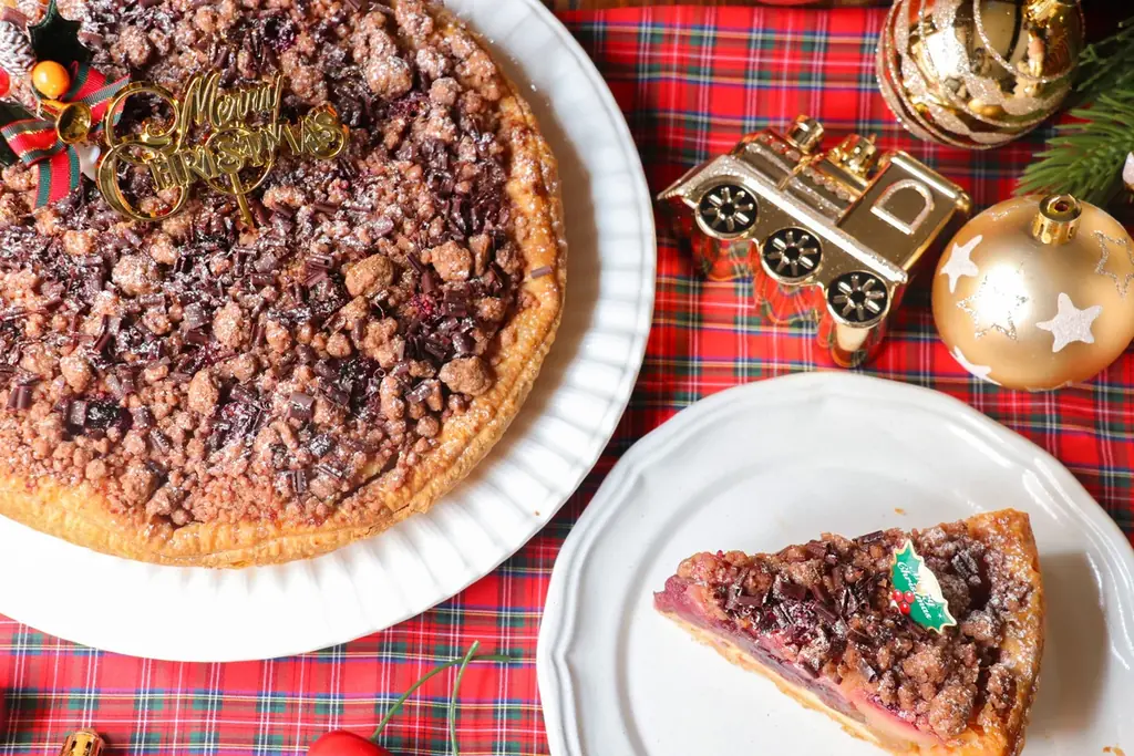 アップルパイ専門店「グラニースミス」ホリデーを彩る『チョコレートとチェリーのクリスマスアップルパイ』2025年12月3日（水）より販売スタート！ 画像 3