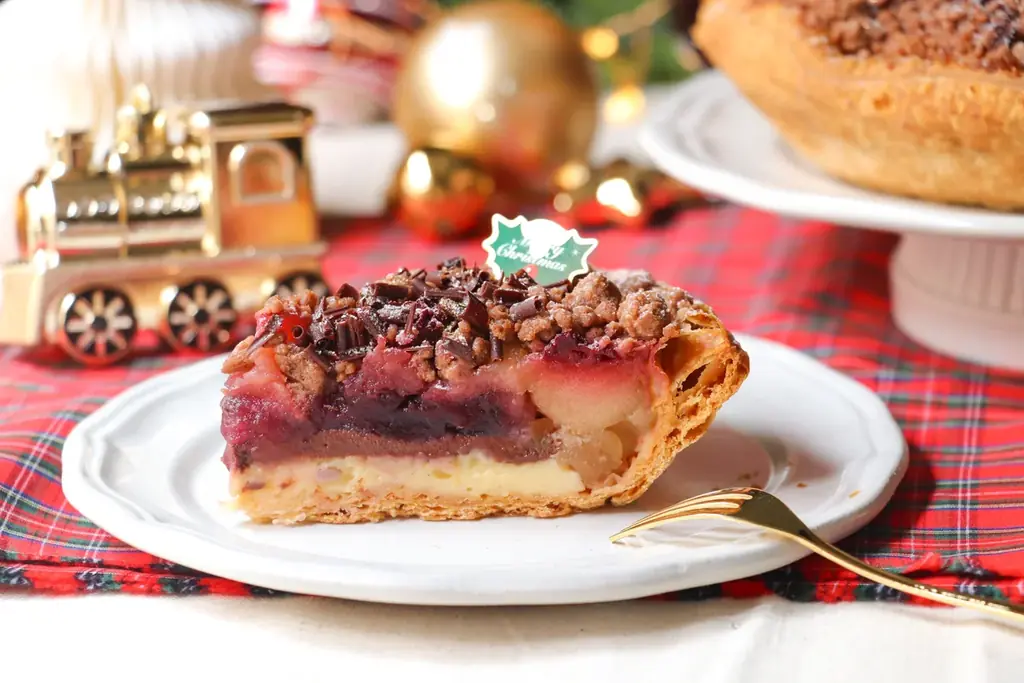 アップルパイ専門店「グラニースミス」ホリデーを彩る『チョコレートとチェリーのクリスマスアップルパイ』2025年12月3日（水）より販売スタート！ 画像 5