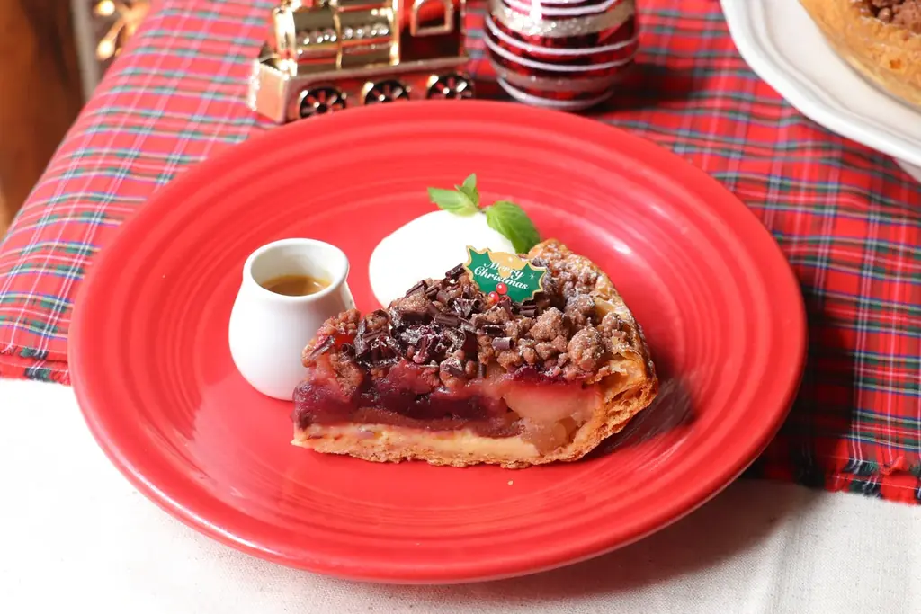 アップルパイ専門店「グラニースミス」ホリデーを彩る『チョコレートとチェリーのクリスマスアップルパイ』2025年12月3日（水）より販売スタート！ 画像 6