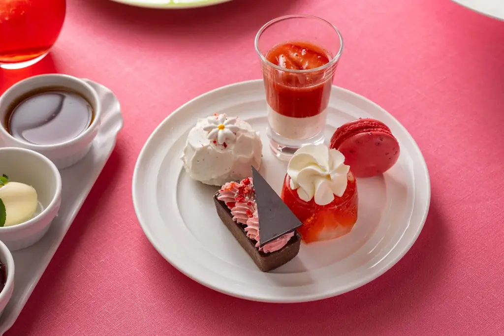 【横浜ベイホテル東急】いちごの日を先取る贅沢ないちご尽くしの優雅なティータイム 画像 3