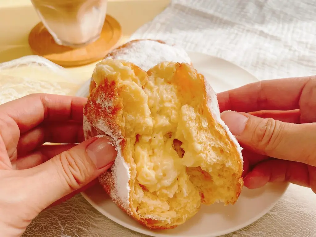 【阪急ベーカリー】【フレッズカフェ】復刻！大好評をいただいた『丸福珈琲店監修の珈琲クリーム』を使用した「生ドーナツ」を期間限定で販売いたします！ 画像 5