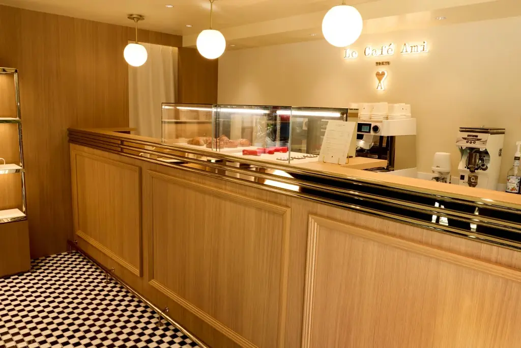 Ami Paris、東京・表参道に1年間の進化型ポップアップストアAMI PARIS POP-UP STORE AND LE CAFÉ AMIをオープン 画像 4