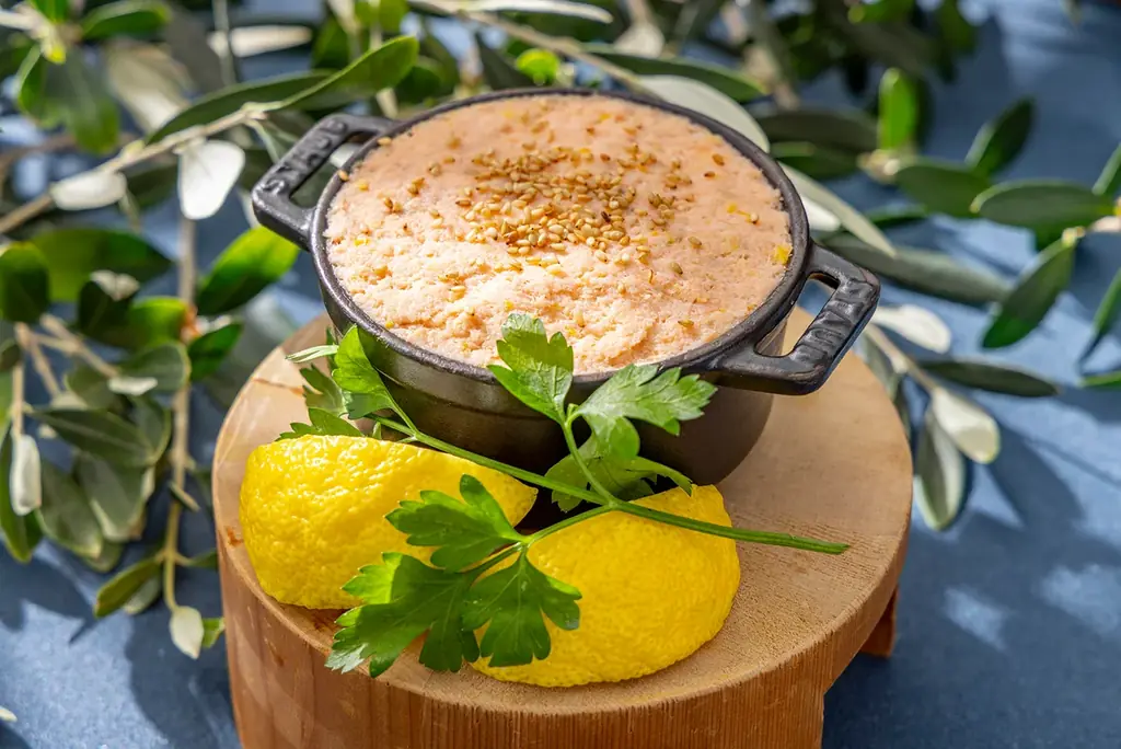 ヒルトン名古屋　地中海グルメで彩る冬のビュッフェ開催！年末年始はズワイガニ・マグロ・サーモン・エビ食べ放題&牡蠣剥きパフォーマンスで特別な冬を 画像 21