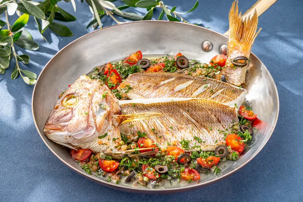 ヒルトン名古屋　地中海グルメで彩る冬のビュッフェ開催！年末年始はズワイガニ・マグロ・サーモン・エビ食べ放題&牡蠣剥きパフォーマンスで特別な冬を 画像 3