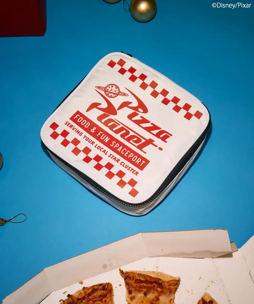 【AMERICAN HOLIC】『トイ・ストーリー』映画公開30周年を記念したコレクションが登場！『ピザ・プラネット』の世界に浸れる特別なアイテムを12月5日(金)発売 画像 7