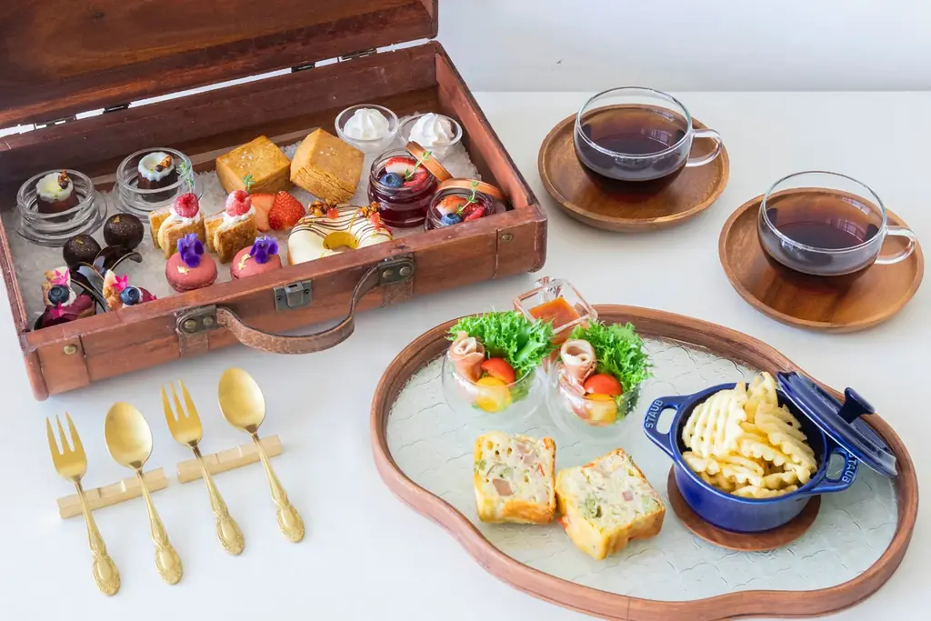 【神戸市中央区】～駅から徒歩10分で非日常空間へ～結婚式場内のアフタヌーンティー専門カフェ「Café ESPACE」よりホリデーシーズンを楽しむ冬季限定アフタヌーンティー提供 画像 2