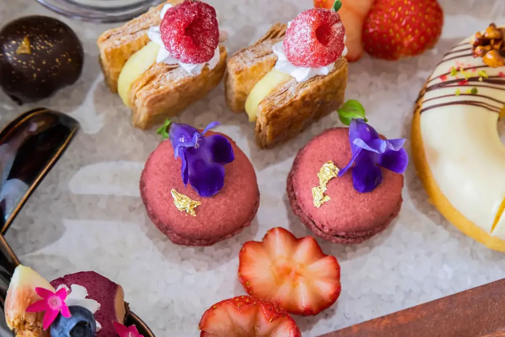 【神戸市中央区】～駅から徒歩10分で非日常空間へ～結婚式場内のアフタヌーンティー専門カフェ「Café ESPACE」よりホリデーシーズンを楽しむ冬季限定アフタヌーンティー提供 画像 3