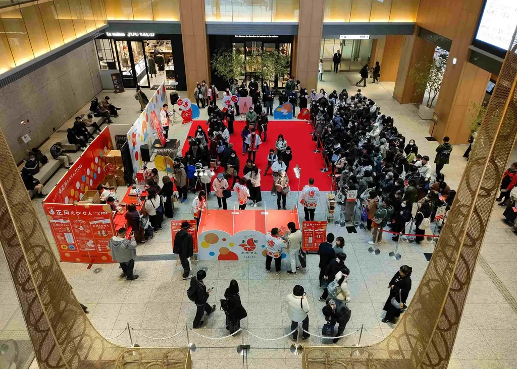 一年のしあわせと健康への願いを込めて、海老せんべい〈ゆかり〉を奉納 画像 4