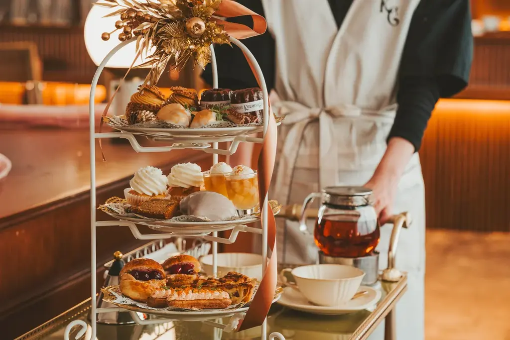 東京・蔵前のカヌレとのペアリングスイーツ専門店「KURAMAE CANNELÉ CAFE」にて、クリスマス限定アフタヌーンティを予約制で提供開始 画像 2