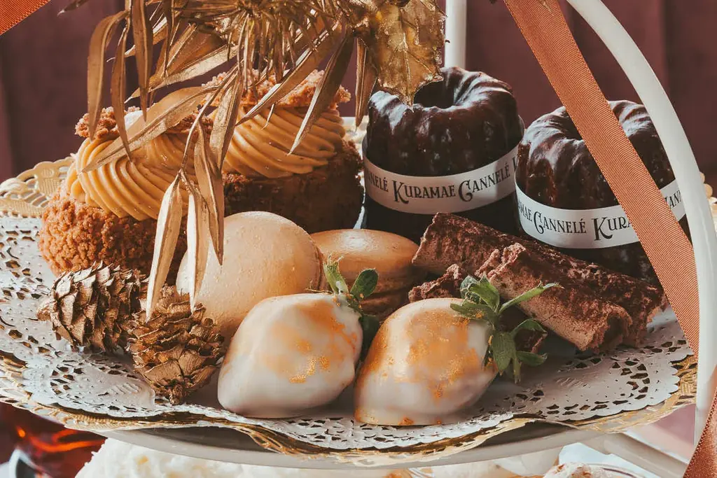 東京・蔵前のカヌレとのペアリングスイーツ専門店「KURAMAE CANNELÉ CAFE」にて、クリスマス限定アフタヌーンティを予約制で提供開始 画像 3