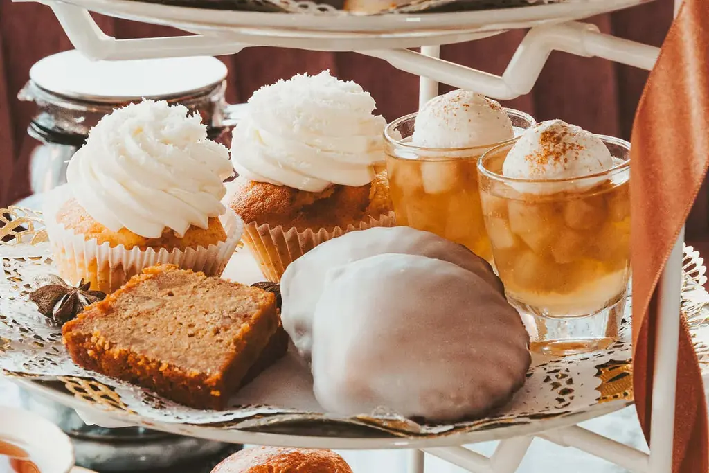 東京・蔵前のカヌレとのペアリングスイーツ専門店「KURAMAE CANNELÉ CAFE」にて、クリスマス限定アフタヌーンティを予約制で提供開始 画像 4