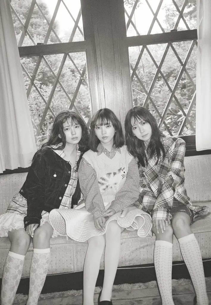 与田祐希・金村美玖（日向坂46）・筒井あやめ（乃木坂46）が初めて3人揃って表紙に。定期刊行最終号『bis』2026年冬号発売 画像 3