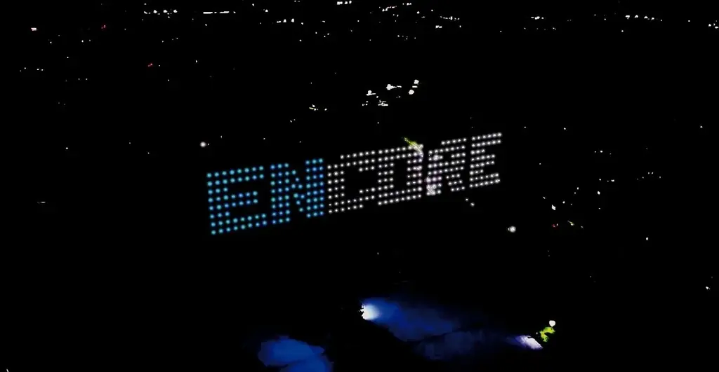 アンコール、「Oasis Live ’25 JAPAN」新宿で巨大Oasisロゴを描くスペシャルドローンショーを実施 画像 4