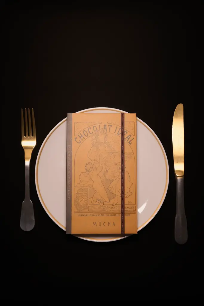 【MUCHA(ミュシャ)】〈ピエール・エルメ・パリ〉と初のコラボレーションによる限定タブレットショコラを12月5日(金)に発売！ 画像 2