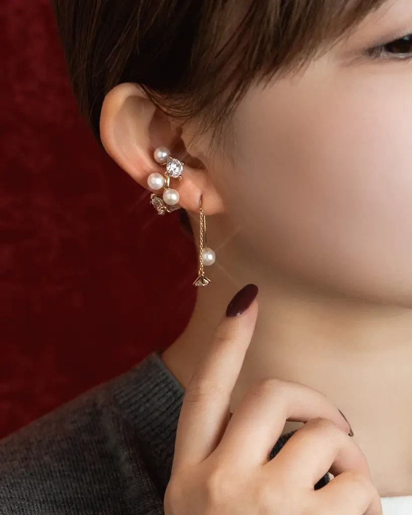 【e.m. 青山店】一年を華やかに締めくくる、限定ゴールドカラーイヤージュエリーが集結 画像 2