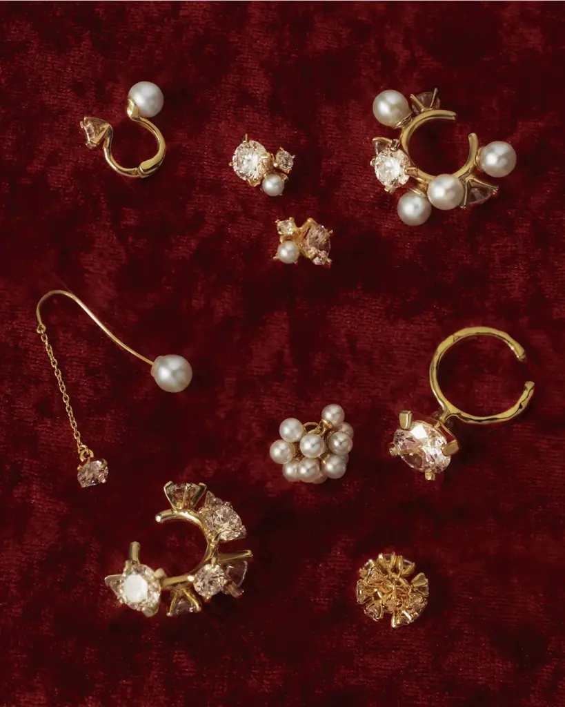 【e.m. 青山店】一年を華やかに締めくくる、限定ゴールドカラーイヤージュエリーが集結 画像 3