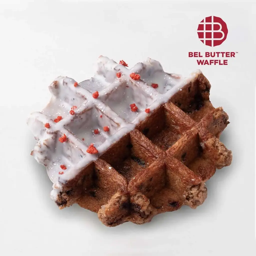 【BEL BUTTER WAFFLEベルバターワッフル】ホワイトチョコ×ストロベリーで彩る、ホリデーシーズンに食べたい特別なワッフル「クリスマスショコラ」を12月1日（月）販売開始 画像 2