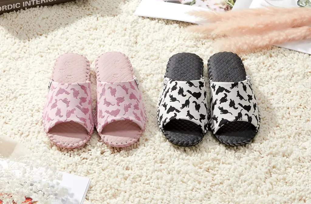 パンジー×西陣織の猫柄ルームシューズ、公式限定200足発売