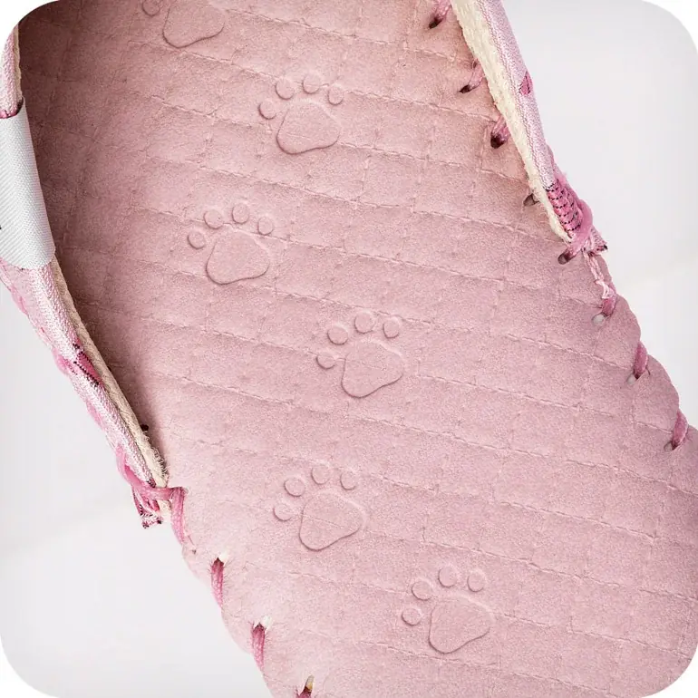 【猫好き必見】伝統の西陣織×老舗パンジーが生み出す“最強かわいい”猫柄ルームシューズ誕生―オンラインショップ限定200足 画像 3