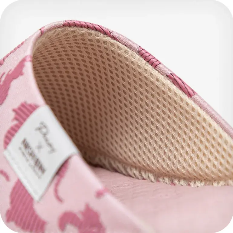 【猫好き必見】伝統の西陣織×老舗パンジーが生み出す“最強かわいい”猫柄ルームシューズ誕生―オンラインショップ限定200足 画像 4