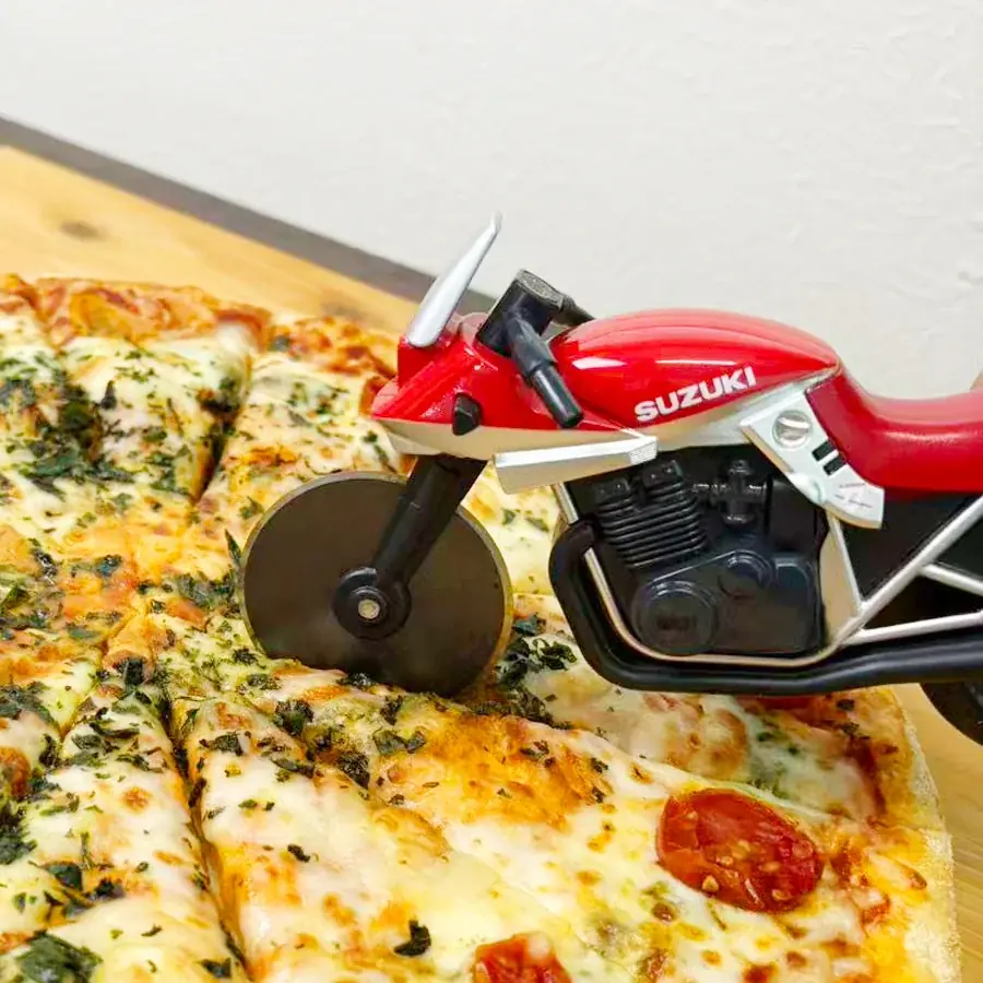 SUZUKI KATANA 型ピザカッター「ピザカッターナ」レッド がノリモノ楽天市場店で予約販売開始！ 画像 3