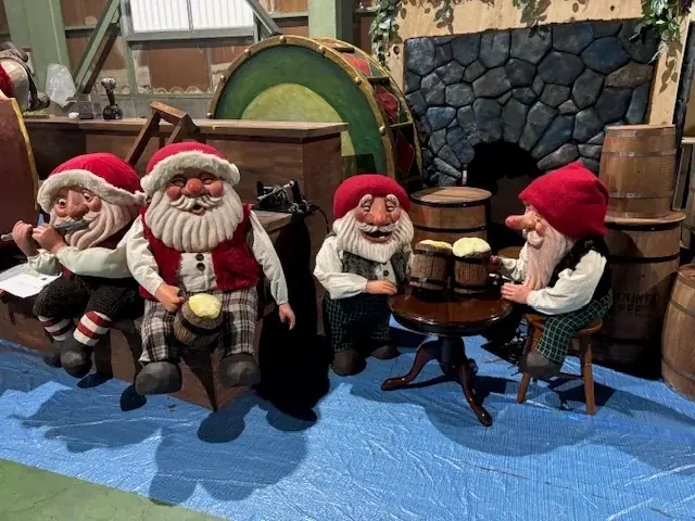 シリーズ第3弾！サンタたちのパーティーがテーマのクリスマスツリー登場『SANTA’S WINTER HOLIDAY!!』阪急三番街で開催 画像 3