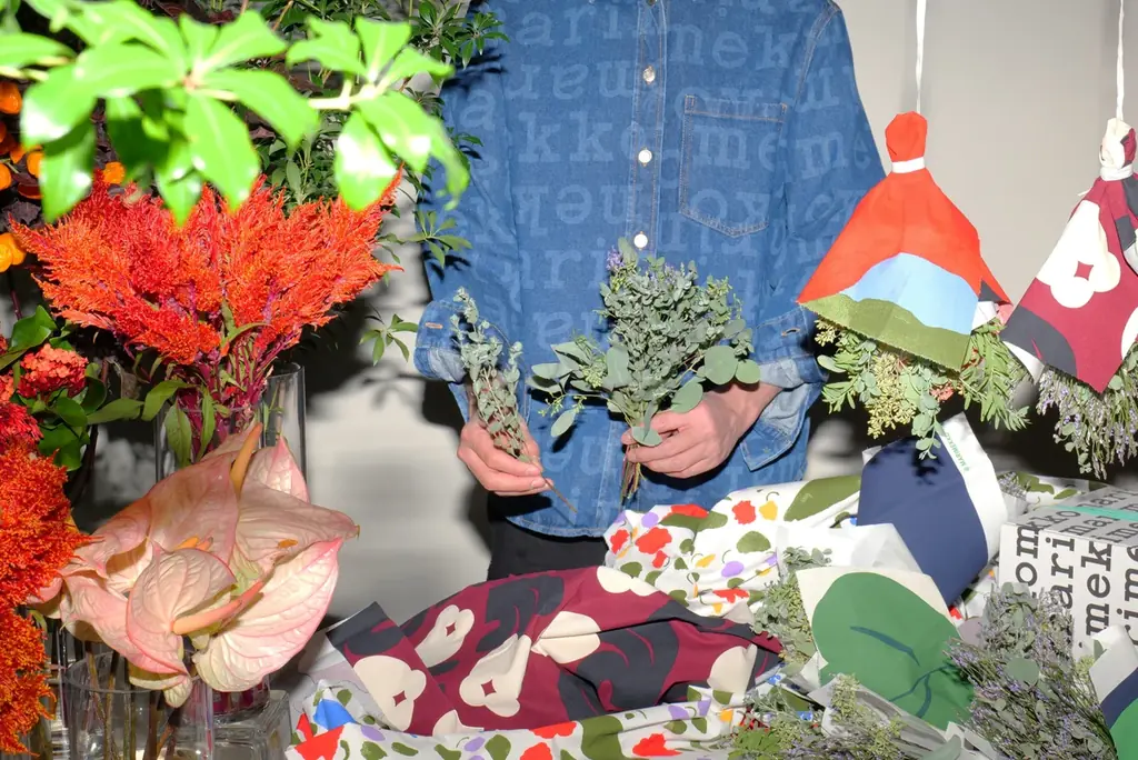 [マリメッコ]ホリデーシーズンの到来に合わせ、ホリデーキャンペーン「Merry holiday moment – Wrapped with festive joy」をスタート。 画像 1