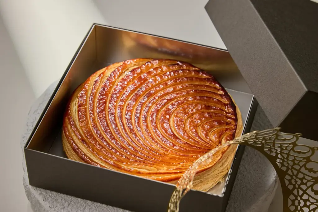 【UN GRAIN】新年を祝うフランスの伝統菓子で運試しを！「ガレット デ ロワ ナチュール」 12月1日(月)からご予約受付開始 画像 2