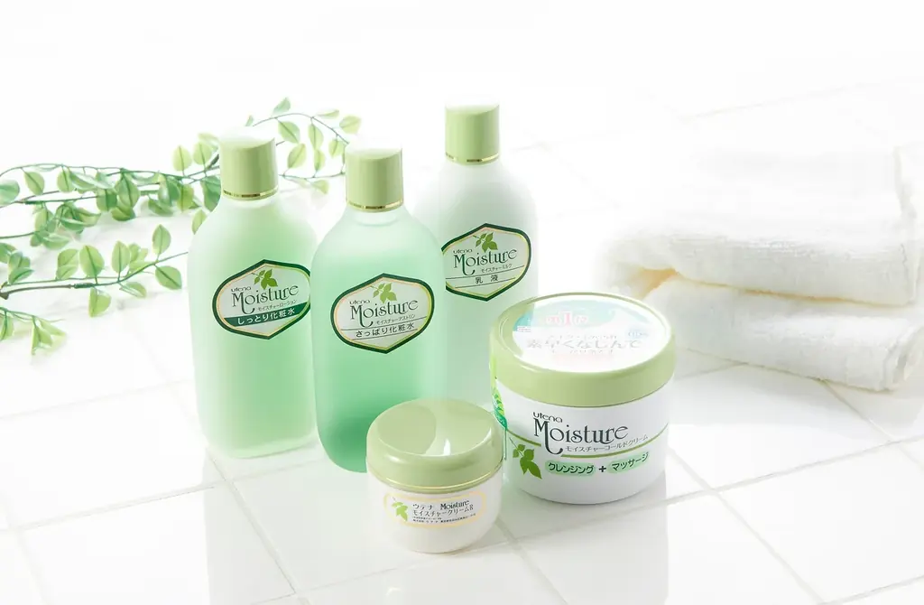 昭和生まれのスキンケア「ウテナ モイスチャー」が、昭和のアイドル雑誌風の広告を公開。 画像 3